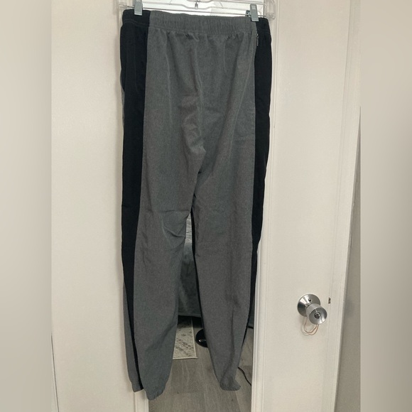 Marvel Tshirt long sleeve and old navy gray pants boys (2 Pieces) Size XL - Picture 5 of 10